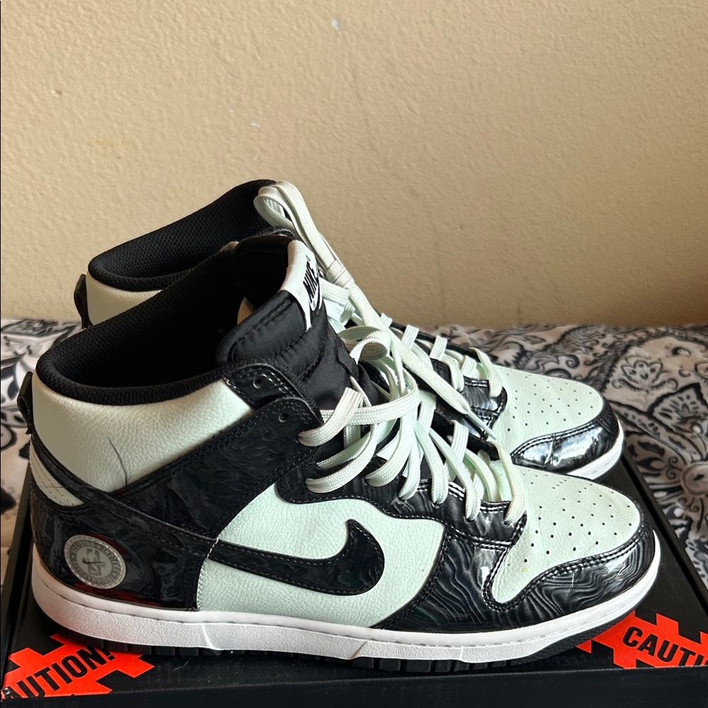 Men Nike High-Top Sneakers in Black & Mint